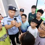 电话手表：功能增多，家长更烦