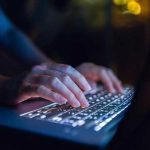 遏制隐形加班，不能只靠员工“秋后算账”