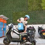 关爱新就业群体，首个中央文件来了